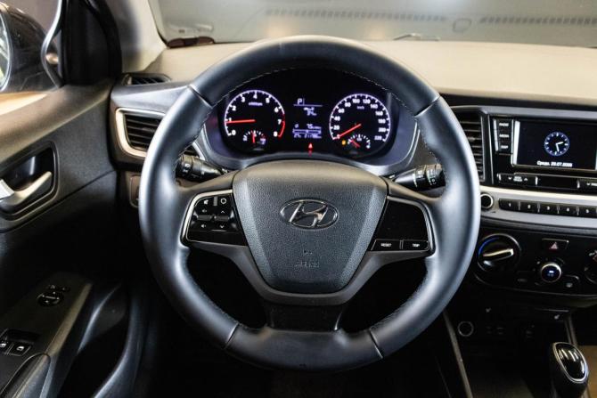 Hyundai Solaris II с пробегом 2017 года, цена 1 059 000 рублей, 211786 км, седан, Автокод Объявления