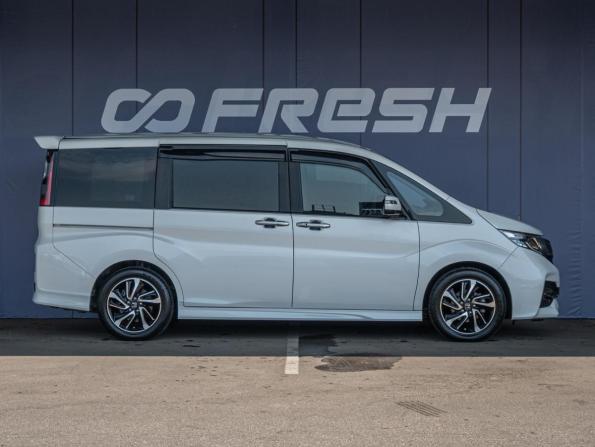 Honda Stepwgn V с пробегом 2016 года, цена 2 080 000 рублей, 120124 км, минивэн, Автокод Объявления