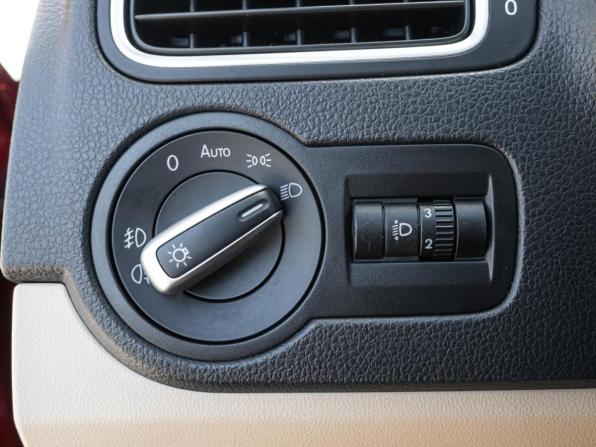 Volkswagen Polo V Рестайлинг с пробегом 2016 года, цена 1 370 000 рублей, 73880 км, седан, Автокод Объявления