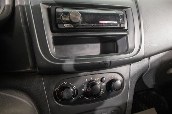 Renault Logan II с пробегом 2017 года, цена 739 000 рублей, 99000 км, седан, Автокод Объявления