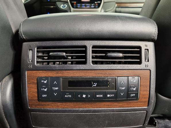 Toyota Land Cruiser 200 Series Рестайлинг 2 с пробегом 2017 года, цена 5 849 000 рублей, 300215 км, внедорожник, Автокод Объявления