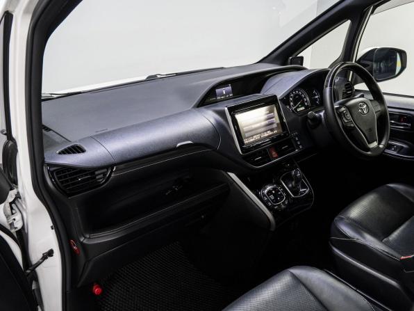 Toyota Esquire I с пробегом 2014 года, цена 1 979 000 рублей, 213673 км, минивэн, Автокод Объявления