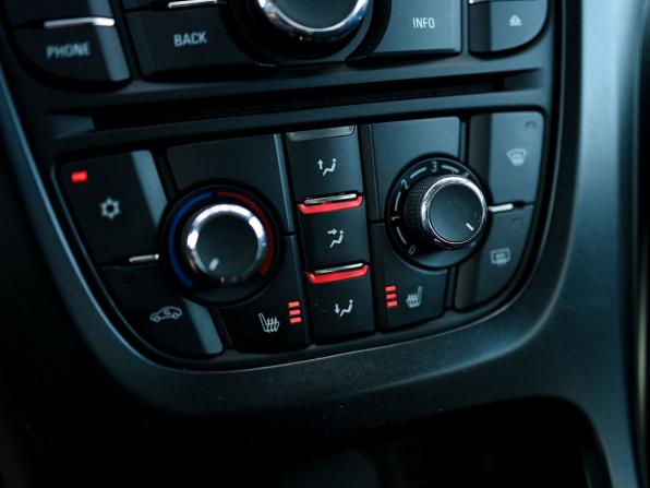 Opel Astra J Рестайлинг с пробегом 2014 года, цена 589 000 рублей, 226682 км, хэтчбек, Автокод Объявления