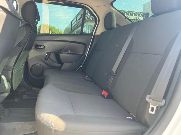 Renault Logan II с пробегом 2015 года, цена 685 400 рублей, 140282 км, седан, Автокод Объявления