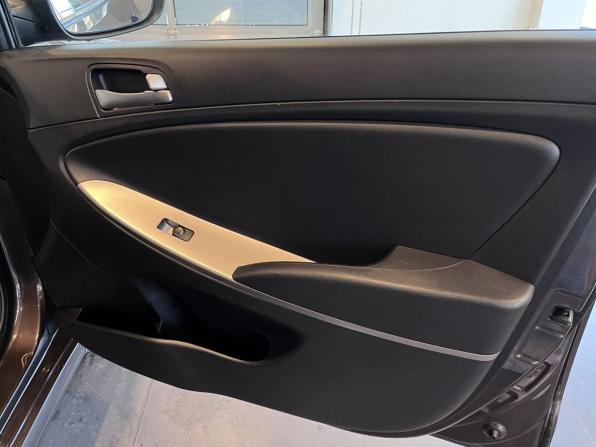 Hyundai Solaris I Рестайлинг с пробегом 2016 года, цена 1 336 000 рублей, 106000 км, седан, Автокод Объявления