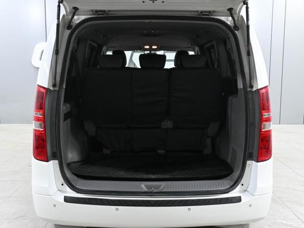 Hyundai H-1 II Рестайлинг с пробегом 2016 года, цена 2 259 000 рублей, 305916 км, минивэн, Автокод Объявления