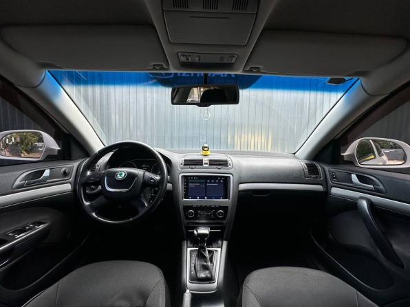 Skoda Octavia II (A5) Рестайлинг с пробегом 2011 года, цена 699 000 рублей, 216500 км, лифтбек, Автокод Объявления
