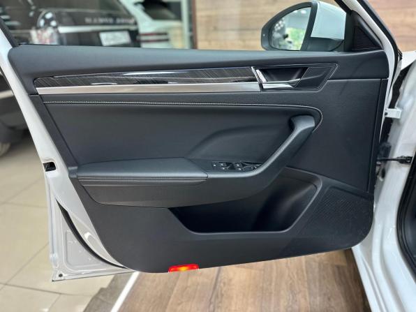 Skoda Superb III Рестайлинг с пробегом 2024 года, цена 3 620 000 рублей, 38400 км, лифтбек, Автокод Объявления