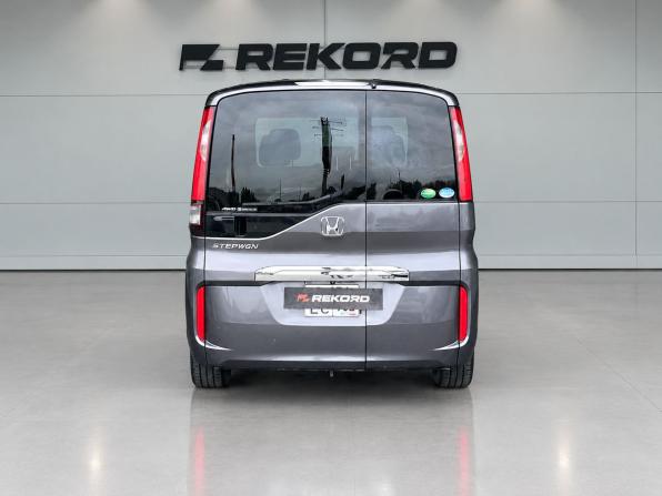 Honda Stepwgn V с пробегом 2016 года, цена 1 949 000 рублей, 228576 км, минивэн, Автокод Объявления