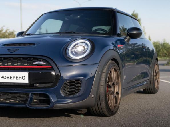 Mini Hatch III (F55/F56) Рестайлинг с пробегом 2018 года, цена 2 679 700 рублей, 110000 км, хэтчбек, Автокод Объявления