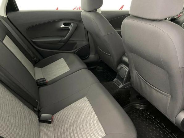 Volkswagen Polo V с пробегом 2015 года, цена 1 025 000 рублей, 70965 км, седан, Автокод Объявления