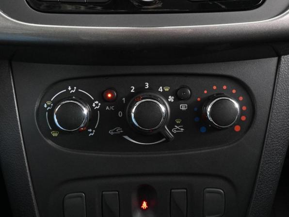 Renault Logan II Рестайлинг с пробегом 2020 года, цена 1 329 000 рублей, 80309 км, седан, Автокод Объявления