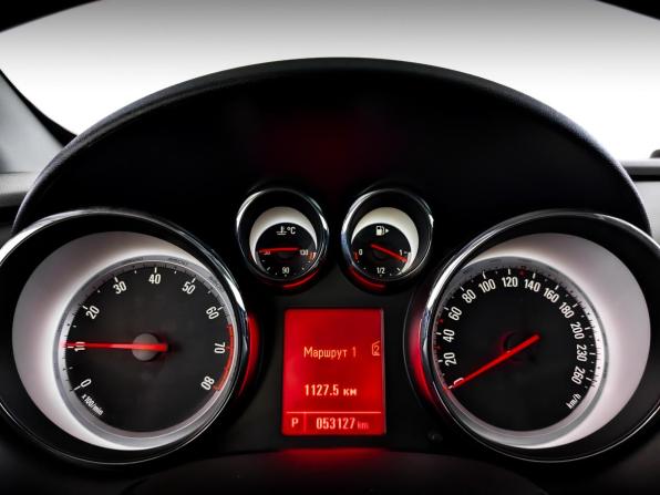 Opel Astra J Рестайлинг с пробегом 2013 года, цена 1 200 000 рублей, 53125 км, хэтчбек, Автокод Объявления