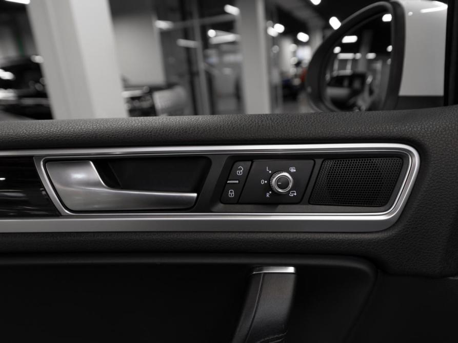 Volkswagen Touareg II Рестайлинг Москва  - изображение 19