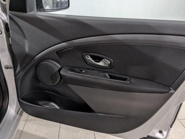 Renault Fluence I Рестайлинг с пробегом 2014 года, цена 950 000 рублей, 128461 км, седан, Автокод Объявления