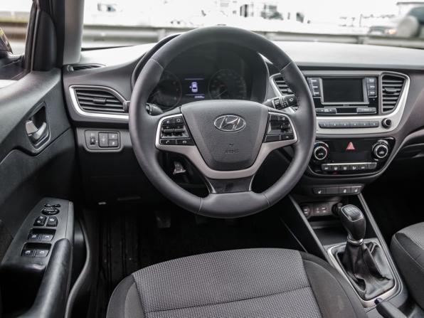 Hyundai Solaris II с пробегом 2017 года, цена 958 000 рублей, 203505 км, седан, Автокод Объявления