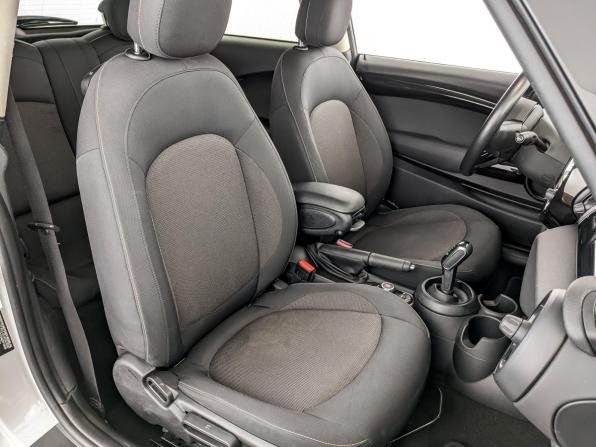 Mini Hatch III (F55/F56) Рестайлинг с пробегом 2020 года, цена 2 050 000 рублей, 94500 км, хэтчбек, Автокод Объявления