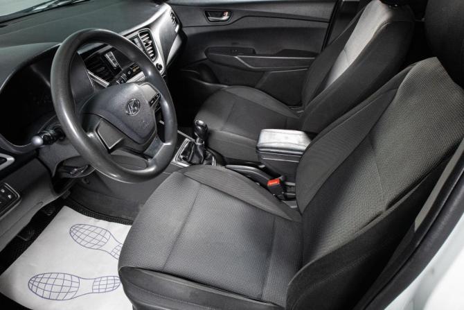 Hyundai Solaris II с пробегом 2017 года, цена 909 000 рублей, 201000 км, седан, Автокод Объявления