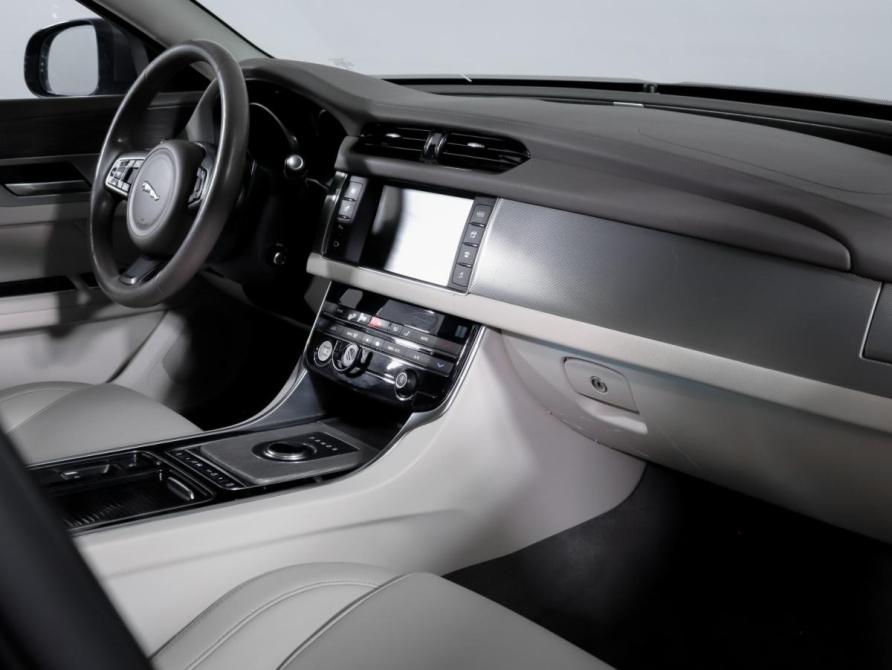 Jaguar XF II Москва  - изображение 9