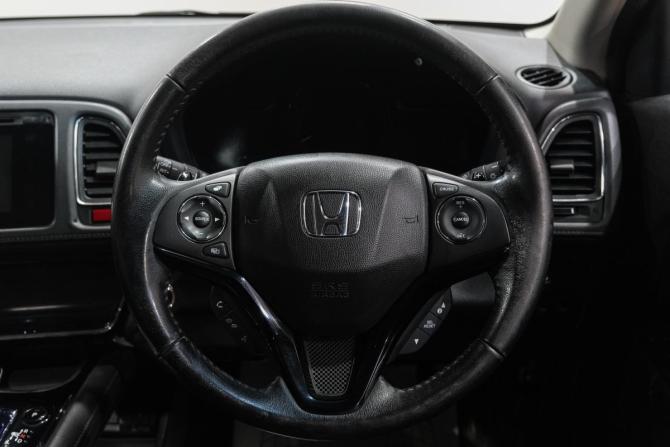 Honda Vezel I с пробегом 2014 года, цена 1 399 000 рублей, 165700 км, внедорожник, Автокод Объявления