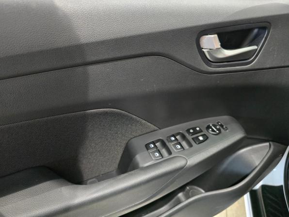 Hyundai Solaris II Рестайлинг с пробегом 2021 года, цена 1 820 000 рублей, 32330 км, седан, Автокод Объявления