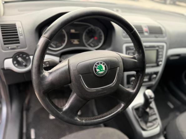Skoda Octavia II (A5) Рестайлинг с пробегом 2011 года, цена 743 000 рублей, 236922 км, лифтбек, Автокод Объявления