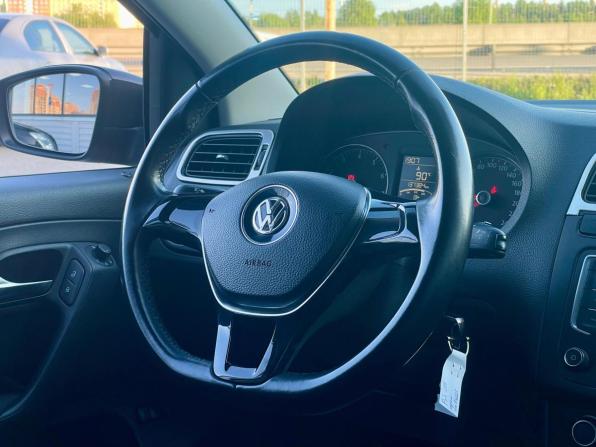 Volkswagen Polo V Рестайлинг с пробегом 2018 года, цена 1 050 000 рублей, 137400 км, седан, Автокод Объявления