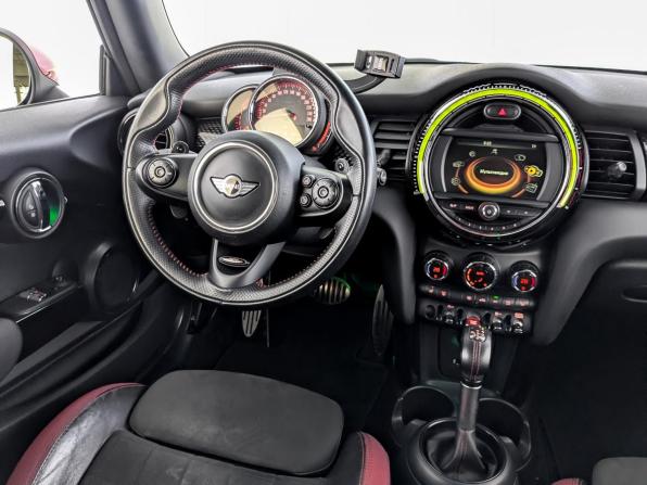 Mini Hatch III (F55/F56) с пробегом 2017 года, цена 2 020 000 рублей, 174963 км, хэтчбек, Автокод Объявления