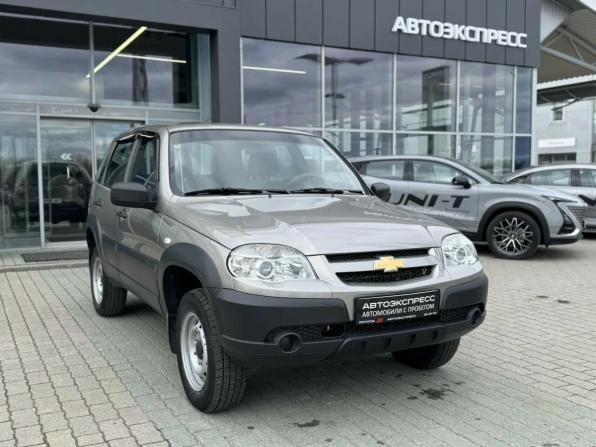 Chevrolet Niva I Рестайлинг с пробегом 2018 года, цена 820 000 рублей, 61100 км, внедорожник, Автокод Объявления