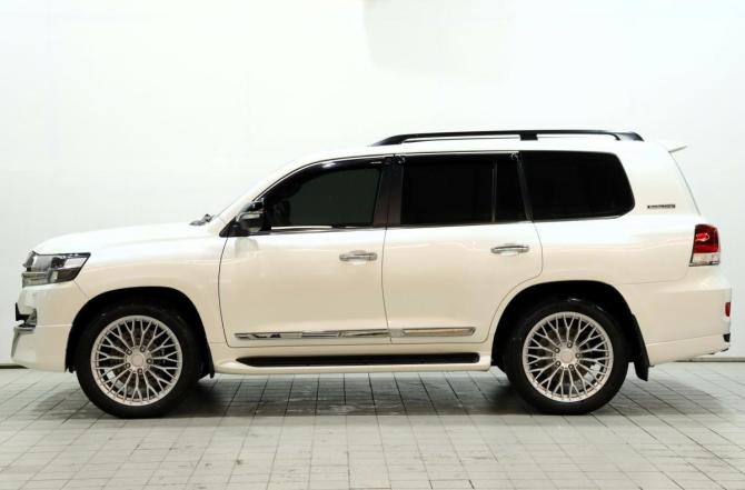 Toyota Land Cruiser 200 Series Рестайлинг 2 с пробегом 2020 года, цена 8 299 000 рублей, 267617 км, внедорожник, Автокод Объявления