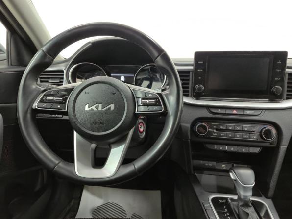 Kia Ceed III Рестайлинг с пробегом 2022 года, цена 2 300 000 рублей, 15976 км, хэтчбек, Автокод Объявления