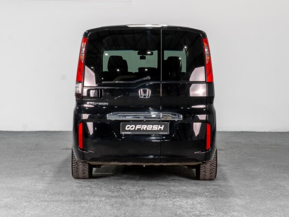 Honda Stepwgn V с пробегом 2016 года, цена 2 499 000 рублей, 131031 км, минивэн, Автокод Объявления