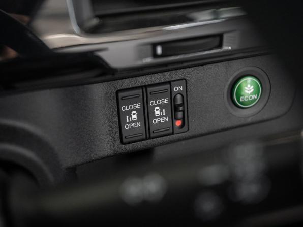 Honda Stepwgn V Рестайлинг с пробегом 2019 года, цена 1 950 000 рублей, 91286 км, минивэн, Автокод Объявления