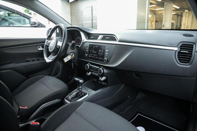 Kia Rio IV Рестайлинг с пробегом 2021 года, цена 1 425 000 рублей, 78027 км, седан, Автокод Объявления