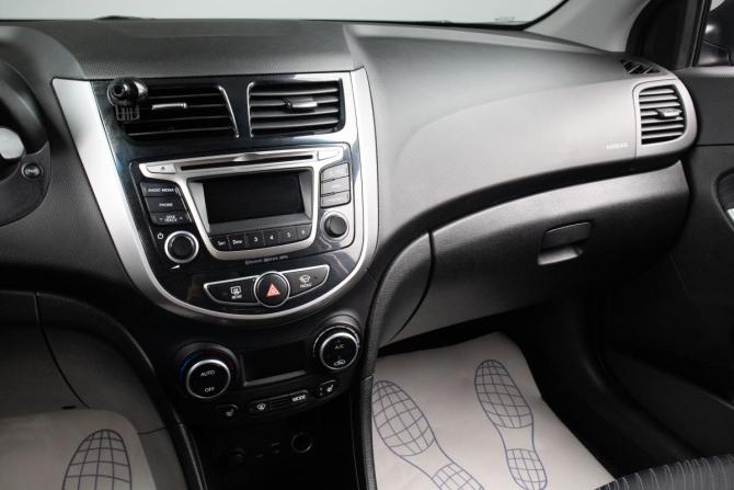 Hyundai Solaris I Рестайлинг с пробегом 2016 года, цена 1 099 000 рублей, 130000 км, седан, Автокод Объявления