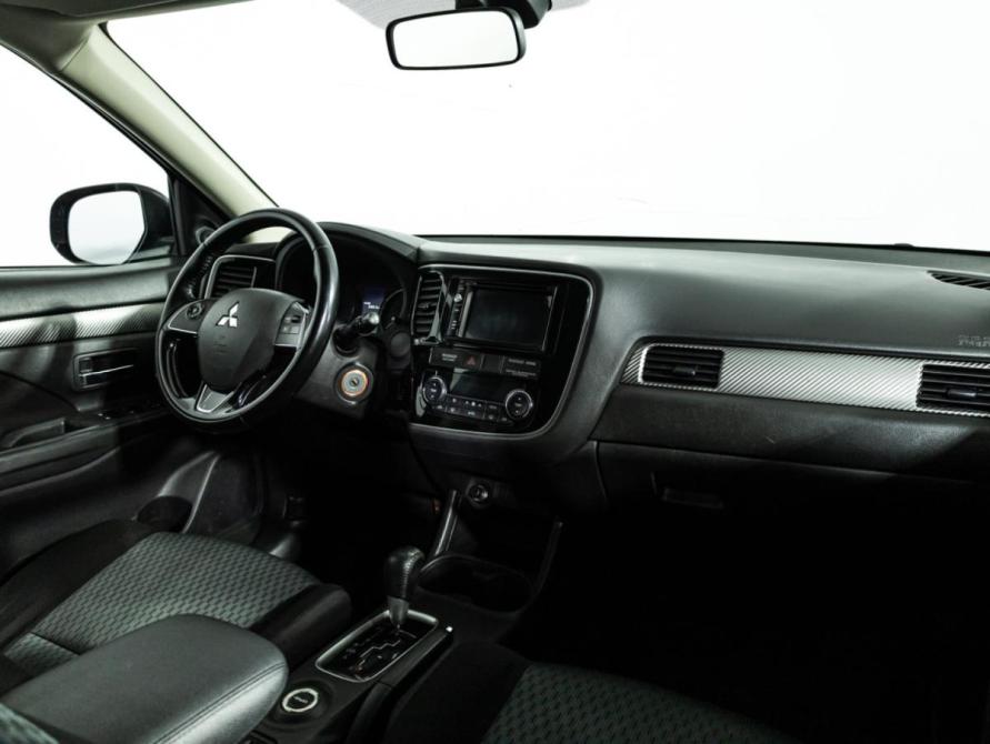 Mitsubishi Outlander III Рестайлинг 2 Санкт-Петербург  - изображение 9