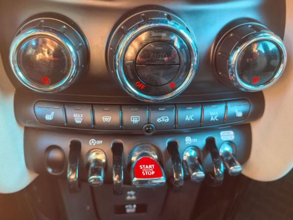 Mini Hatch III (F55/F56) Рестайлинг 2 с пробегом 2021 года, цена 2 700 000 рублей, 36638 км, хэтчбек, Автокод Объявления