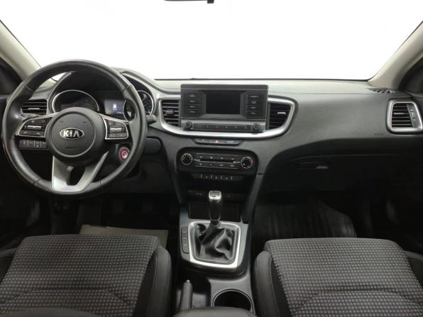 Kia Ceed III с пробегом 2021 года, цена 1 730 000 рублей, 61049 км, универсал, Автокод Объявления