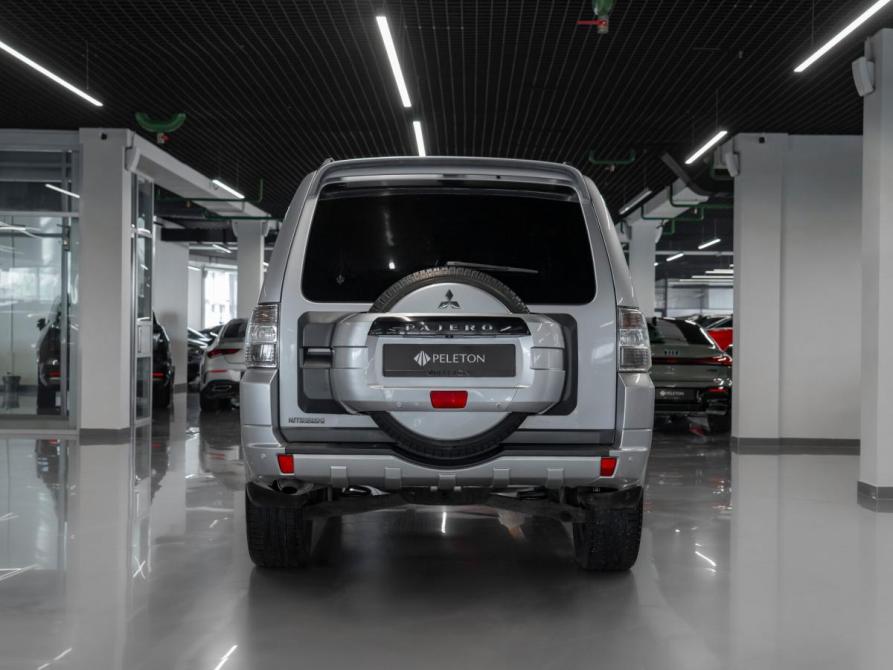 Mitsubishi Pajero IV Рестайлинг 1 Москва  - изображение 6