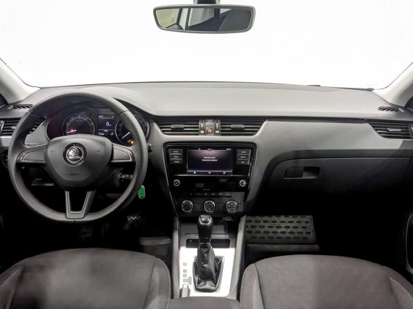 Skoda Octavia III (A7) Рестайлинг с пробегом 2019 года, цена 1 630 000 рублей, 117548 км, лифтбек, Автокод Объявления