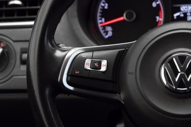 Volkswagen Polo V Рестайлинг с пробегом 2019 года, цена 1 350 000 рублей, 120356 км, седан, Автокод Объявления