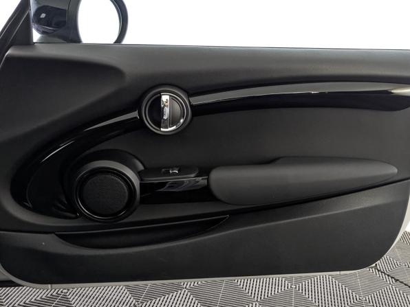 Mini Hatch III (F55/F56) Рестайлинг 2 с пробегом 2021 года, цена 2 690 000 рублей, 39750 км, хэтчбек, Автокод Объявления