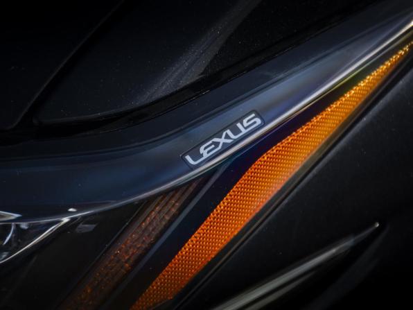 Lexus ES VII с пробегом 2018 года, цена 3 959 000 рублей, 122500 км, седан, Автокод Объявления