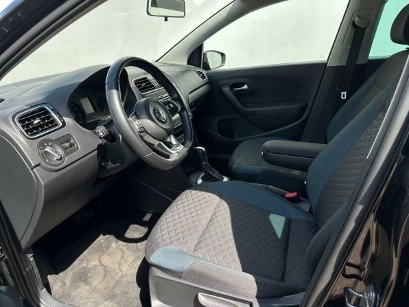 Volkswagen Polo V Рестайлинг с пробегом 2019 года, цена 1 550 000 рублей, 48484 км, седан, Автокод Объявления