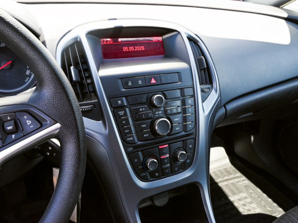Opel Astra J Рестайлинг с пробегом 2013 года, цена 830 000 рублей, 176500 км, хэтчбек, Автокод Объявления