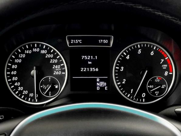 Mercedes-Benz A-Класс III (W176) Рестайлинг с пробегом 2015 года, цена 1 055 000 рублей, 221356 км, хэтчбек, Автокод Объявления