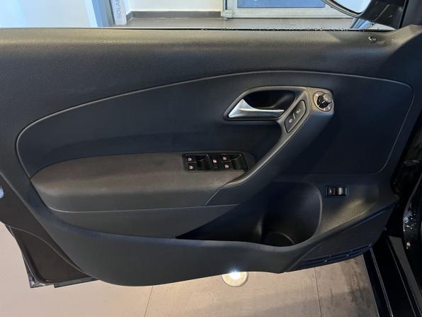 Volkswagen Polo V Рестайлинг с пробегом 2019 года, цена 1 290 000 рублей, 114790 км, седан, Автокод Объявления