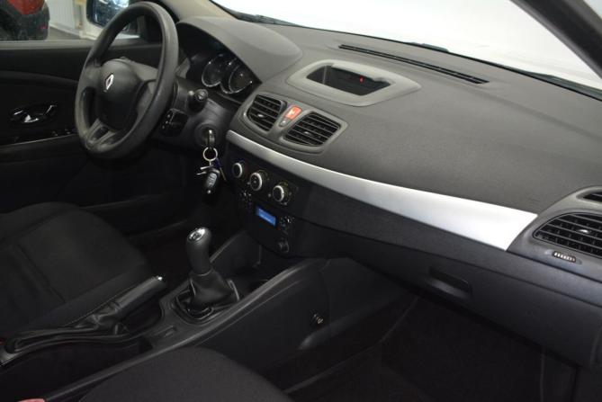Renault Fluence I Рестайлинг с пробегом 2014 года, цена 689 000 рублей, 184000 км, седан, Автокод Объявления