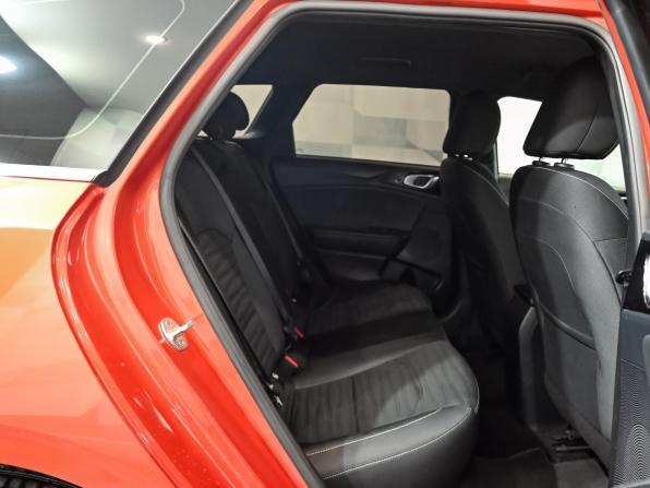 Kia Ceed III Рестайлинг с пробегом 2021 года, цена 2 450 000 рублей, 95608 км, универсал, Автокод Объявления