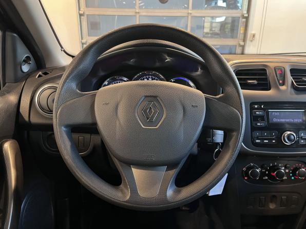 Renault Logan II с пробегом 2017 года, цена 885 000 рублей, 129282 км, седан, Автокод Объявления
